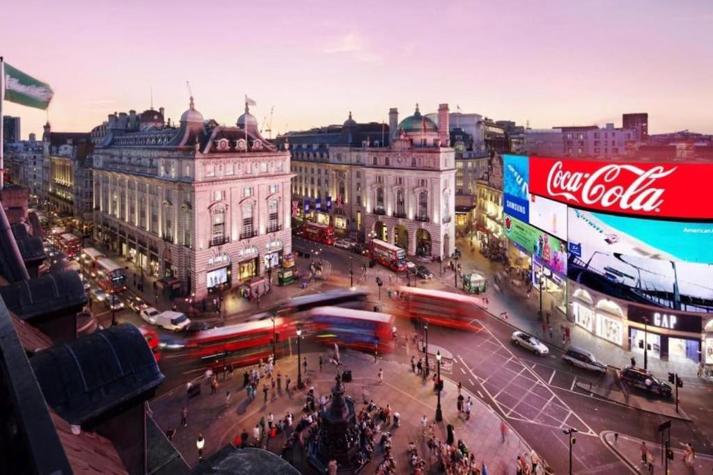 Spacious Apartment In Piccadilly Sleep 6 Vrb London Bagian luar foto