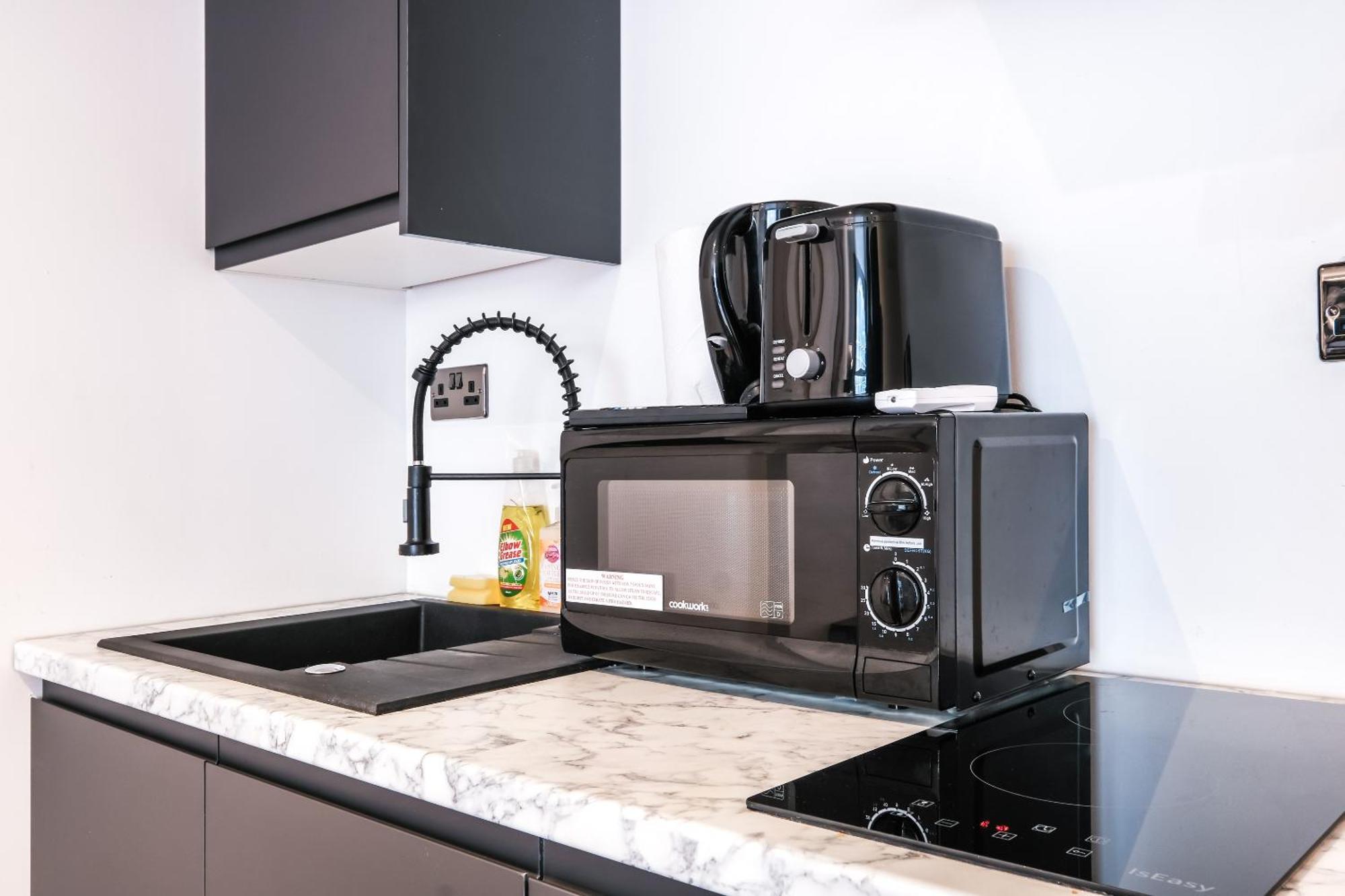 Spacious Apartment In Piccadilly Sleep 6 Vrb London Bagian luar foto