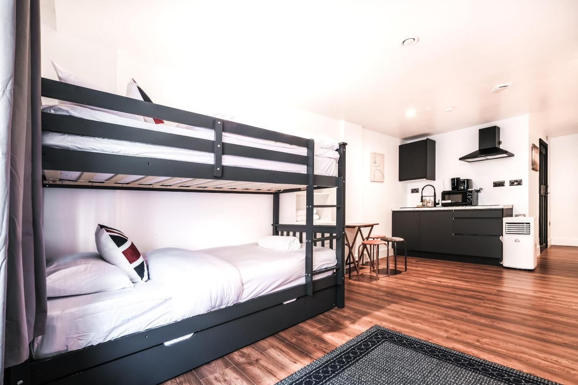 Spacious Apartment In Piccadilly Sleep 6 Vrb London Bagian luar foto