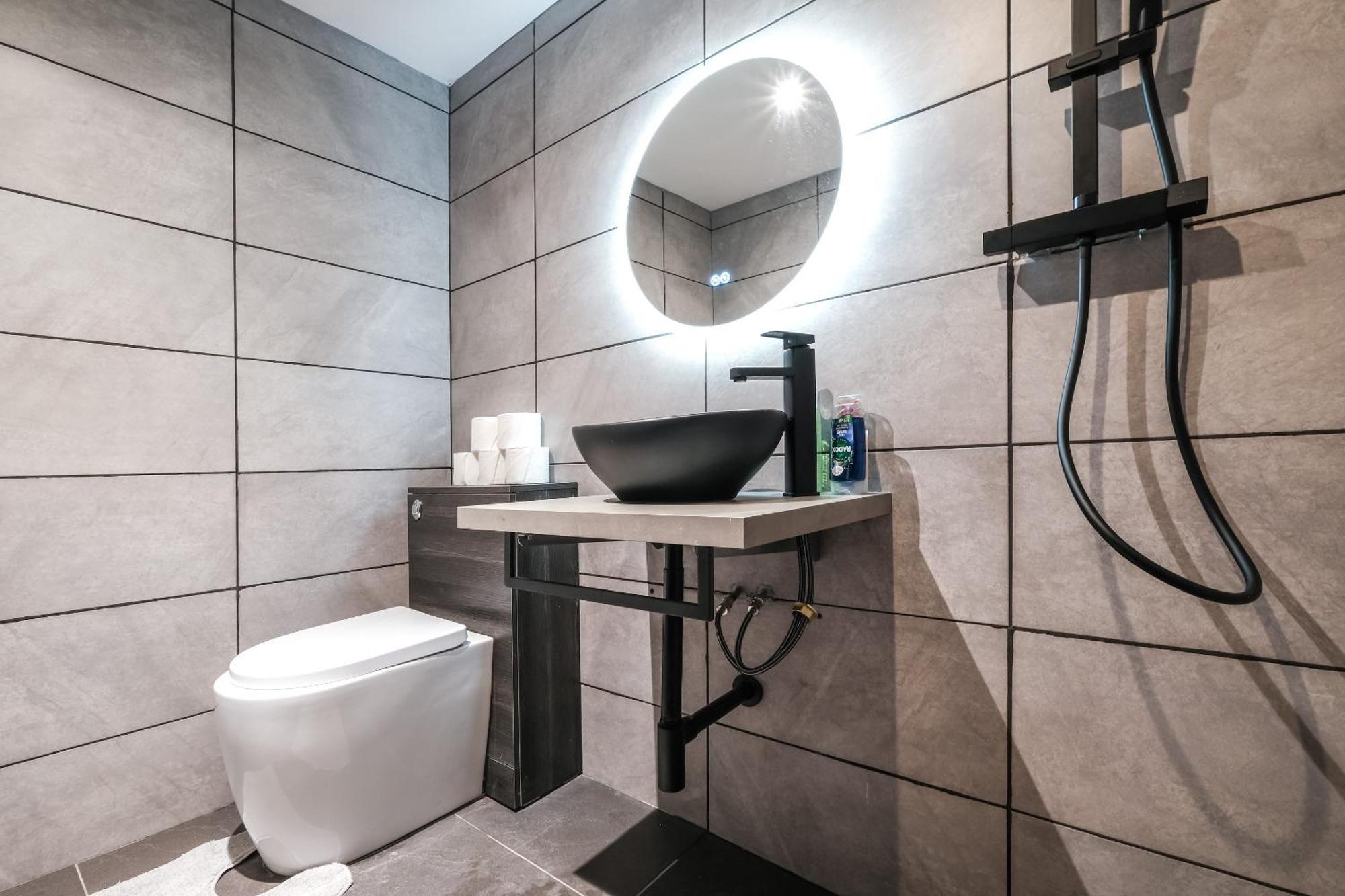 Spacious Apartment In Piccadilly Sleep 6 Vrb London Bagian luar foto